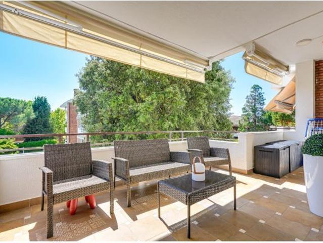 Espectacular vivienda con terraza, piscina y pista de tenis en el Eixample
