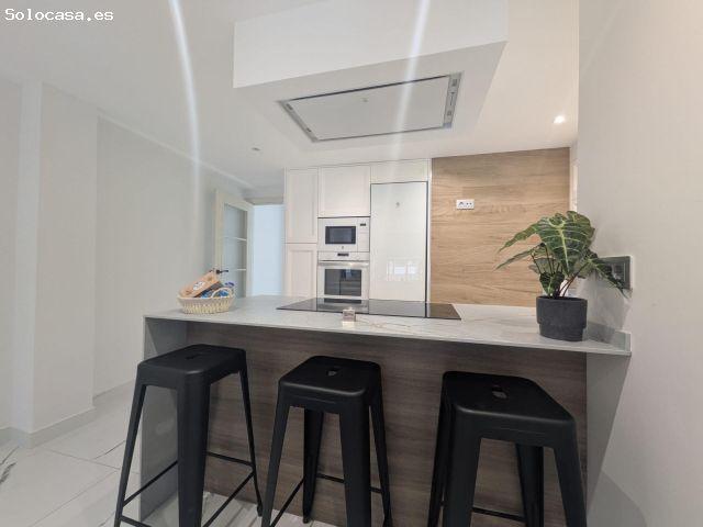 ¡Espectacular Vivienda de Diseño Totalmente Reformada en Avenida del Aeropuerto!
