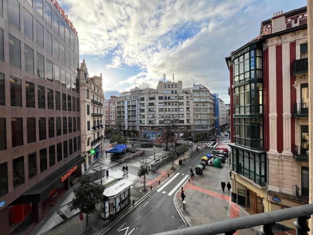 Espectacular Vivienda En Rotonda En El Ensanche