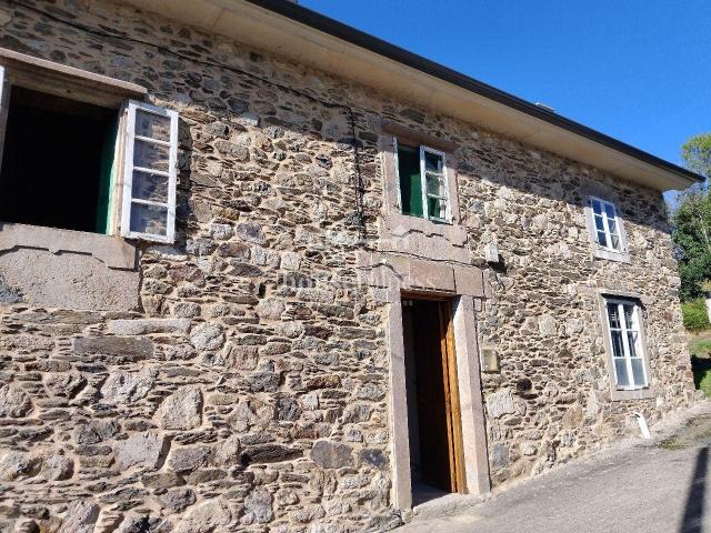 ¡Espectacular Vivienda en Venta en Somozas! Sumérgete en la. 207m² Recemel