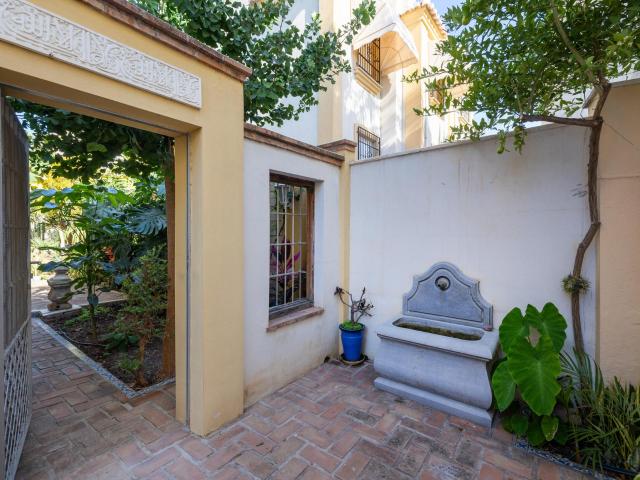 ESPECTACULAR VIVIENDA PAREADA CON JARDÍN, TERRAZA 360º Y GARAJE EN ZONA RESIDENCIAL CÉNTRICA DE MOTRIL