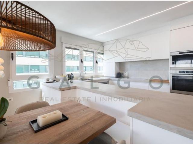 Espectacular vivienda reformada con vistas panorámicas a la Ciudad de las Artes y al mar