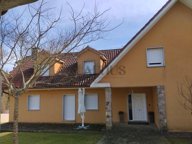 Espectacular vivienda unifamiliar con piscina a pocos minutos de Santiago