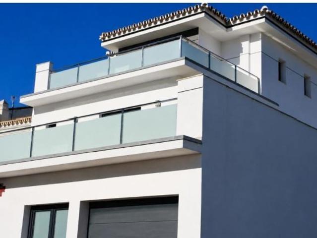 Espectacular vivienda unifamiliar prácticamente nueva en Pizarra, a tan solo 20 minutos del centro d