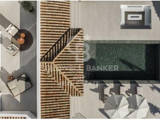 Espectacular villa completamente renovada de cinco dormitorios en Nueva