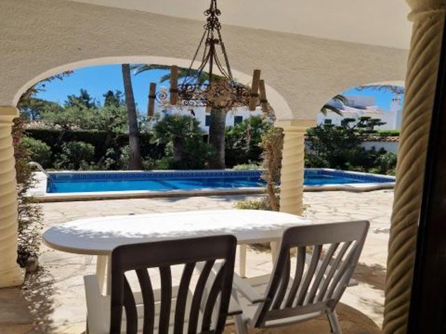 Espectacular Villa con Encanto Nostálgico en Miami Platja