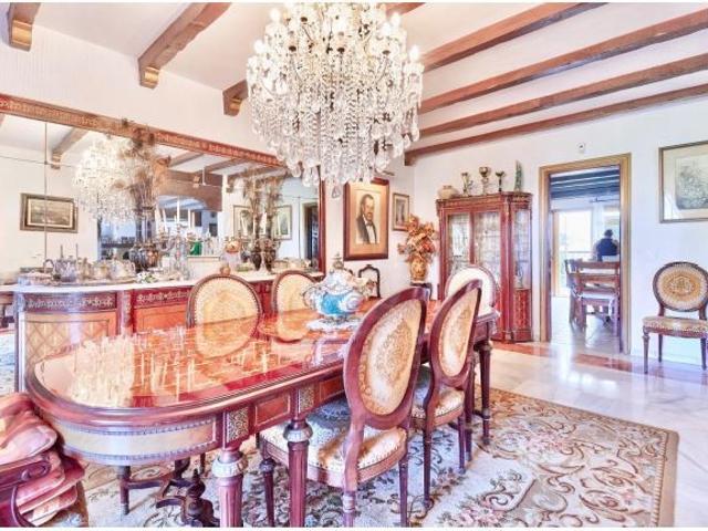 ESPECTACULAR VILLA CON PISCINA Y JARDIN EN PLENO CORAZÓN DE MARBELLA