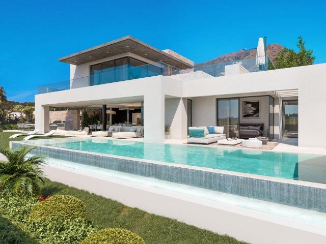 Espectacular villa con vistas al mar y montaña. Zona residen. 493m² Estepona