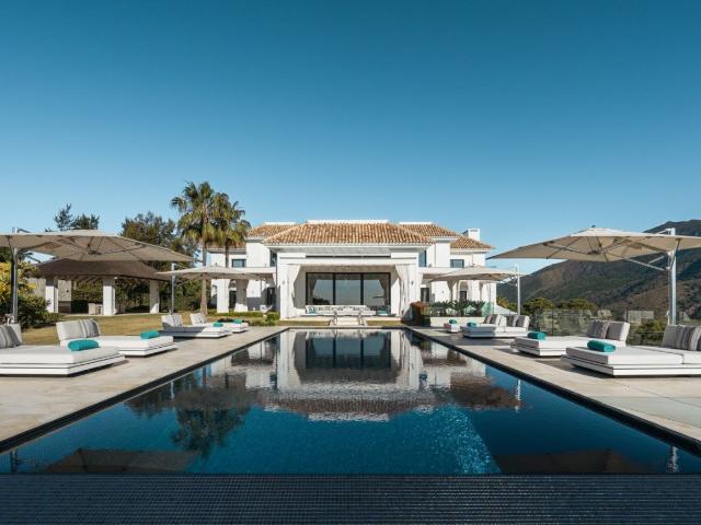 Espectacular Villa con Vistas Panorámicas al Mar y a la Mont. 1700m² Benahavís
