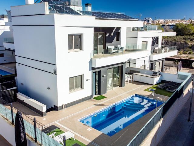 ESPECTACULAR VILLA A 4KM DE LA PLAYA