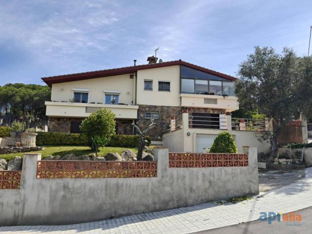 Espectacular villa de 383 m² con gran jardín privado y mucha luz