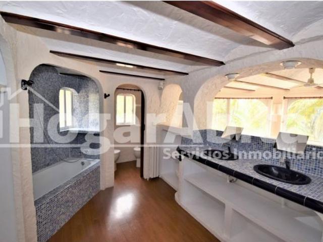 ESPECTACULAR VILLA DE LUJO EN URBANIZACIÓN PRIVADA