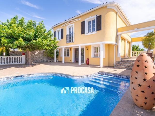 Espectacular villa en canal ancho con amarre de 13 metros 308m² Empuriabrava