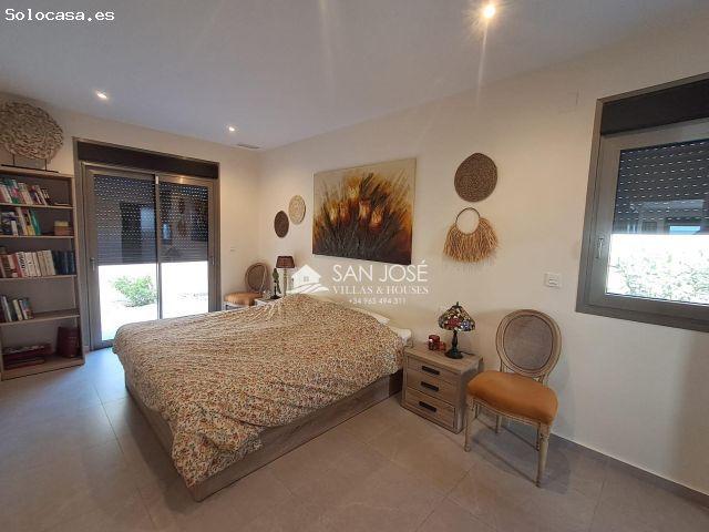 ESPECTACULAR VILLA EN ASPE