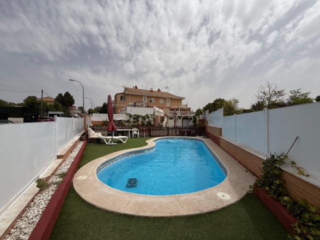 Espectacular villa en Los Santos de la Humosa, Madrid