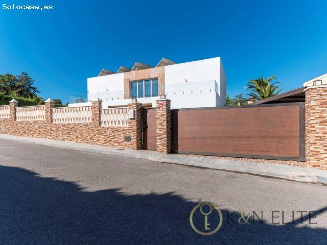 Espectacular Villa en Urbanización Loma Badá