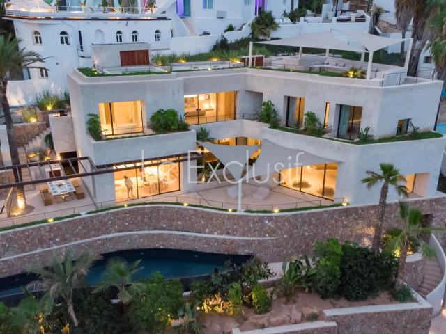 Espectacular Villa en urbanización privada con vistas a Dalt Vila y al mar