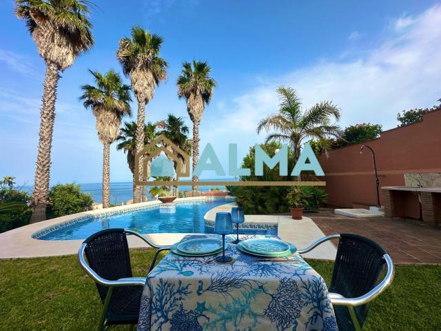ESPECTACULAR VILLA INDEPENDIENTE CON PISCINA Y APARTAMENTO CON INCREIBLES VISTAS A LA BAHÍA