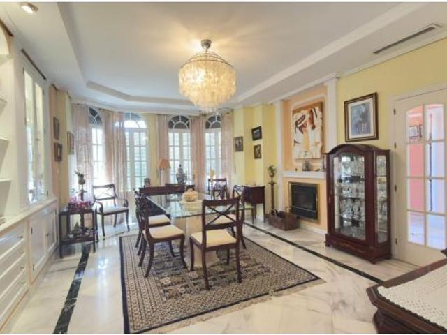 Espectacular villa independiente en venta en Urbanización Las Pilas, Valencina de la Concepción