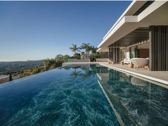 Espectacular Villa Moderna con Vistas Panorámicas