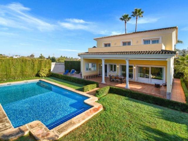Espectacular villa mediterránea de alta calidad situada a 2k. 427m² Dénia