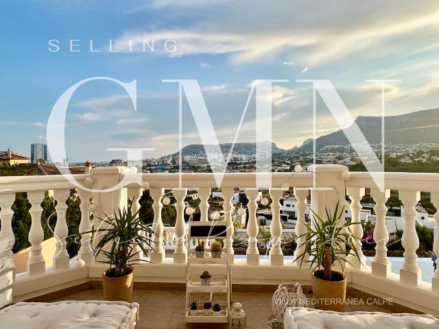 Espectacular Villa Mediterránea en Calpe con Vistas Panorámicas Incomparables