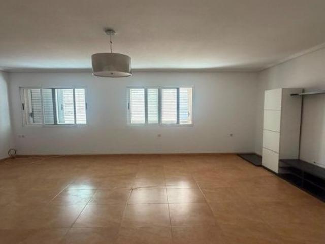 ESPECTACULAR Y AMPLIO PISO CON GRAN BALCÓN, GARAJE Y TRASTERO EN COBATILLAS