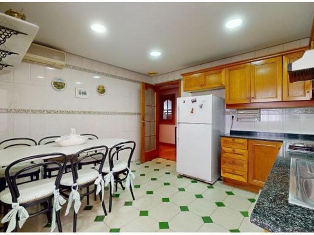 ¡Espectacular y amplísimo piso con estudio independiente en el corazón de Elche!