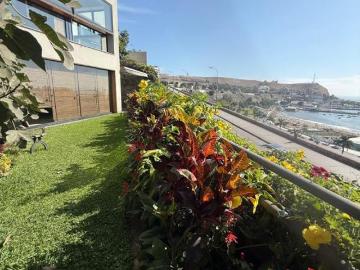 ESPECTACULAR Y LUJOSO DPTO CON JARDÍN Y VISTA AL MAR