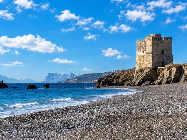 ESPECTACULARES VIVIENDAS CON VISTAS AL MAR Y AL GOLF EN DOÑA JULIA – ¡TU OASIS DE TRANQUILIDAD!