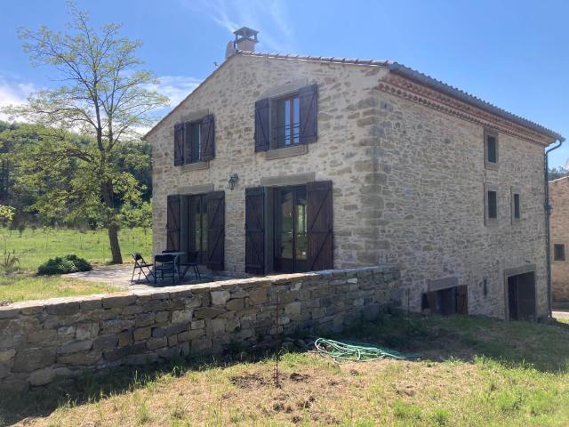 Esperaza, belle maison en pierre, 4 chambres, garage, terrai