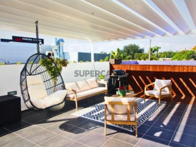 Espetacular apartamento T3 com um maravilhoso terraço e piscina privada
