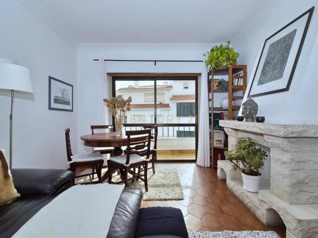 Espetacular Apartamento T2 com garagem e arrecadação no centro de Cascais