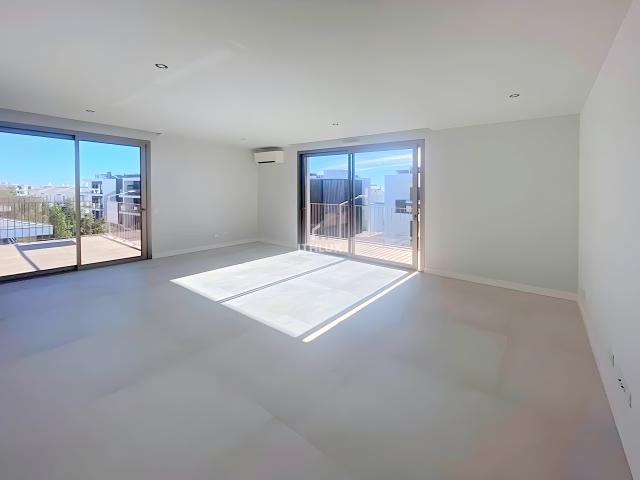 Espetacular apartamento de 2 quartos a uma curta distância a pé da Ria Formosa e da orla de Cabanas. Piscina e Garagem Incríveis