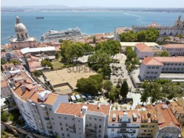 Espetacular estudio com Varanda e lugar de estacionamento na Graça!