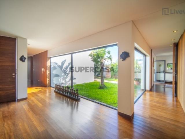 Espetacular Moradia com 2000 m2 de terreno, na Madalena