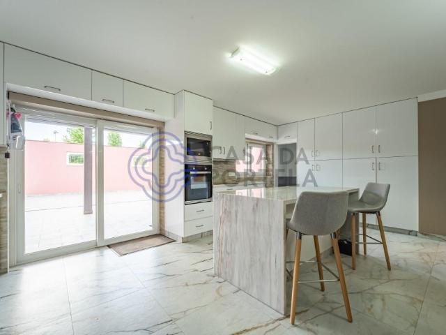 ESPETACULAR MORADIA COM 3 SUITES