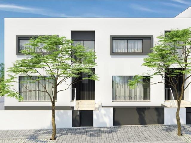 Espetacular Moradia T4 geminada em fase de construo em Frossos