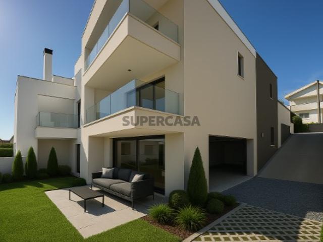 Espetacular Moradia T6 com Piscina Interior e Acabamentos de Luxo Localizada em Famões