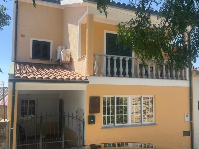 Espetacular Moradia T3 Renovada e Mobilada no Centro de Santa Comba da Vilariça