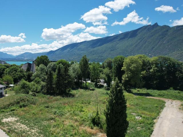 Esplanade du lac Aix les Bains, spacieux T2 de 61 m2 au 2 ème étage terrasse de 39 m2