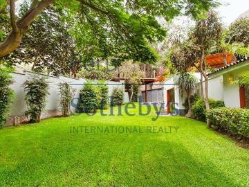 Esplendida casa en zona cerrada y segura de la Planicie La Molina