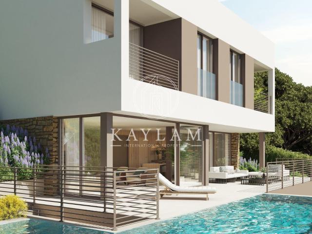 ESPLENDIDA RESIDENCIA DE LUJO CONTEMPORÁNEO CON VISTAS AL MAR IMPONENTES Y PISCINA PRIVADA