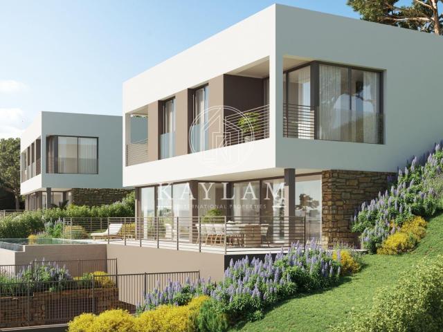 ESPLENDIDA RESIDENCIA DE LUJO CONTEMPORÁNEO CON VISTAS AL MAR IMPONENTES Y PISCINA PRIVADA