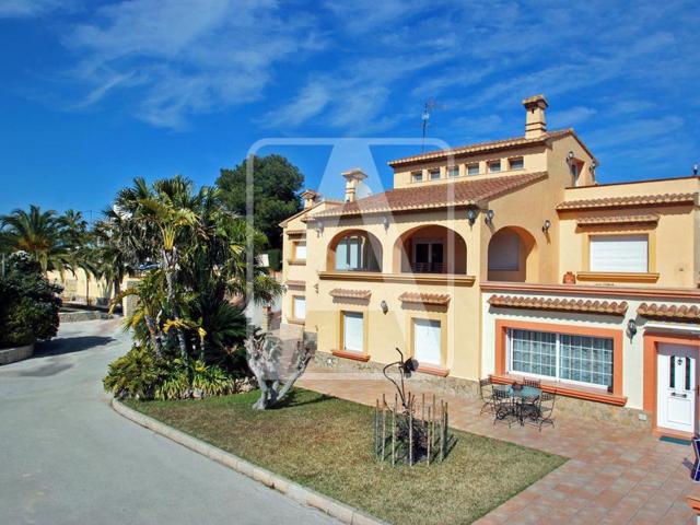 Esplendida y especial finca en Benissa. Construida con la má. 623m² Benissa