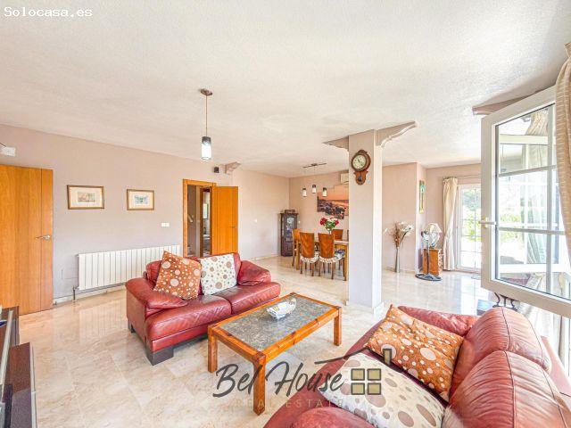 Espléndido Chalet en Las Ramblas, Orihuela Costa por €615,000