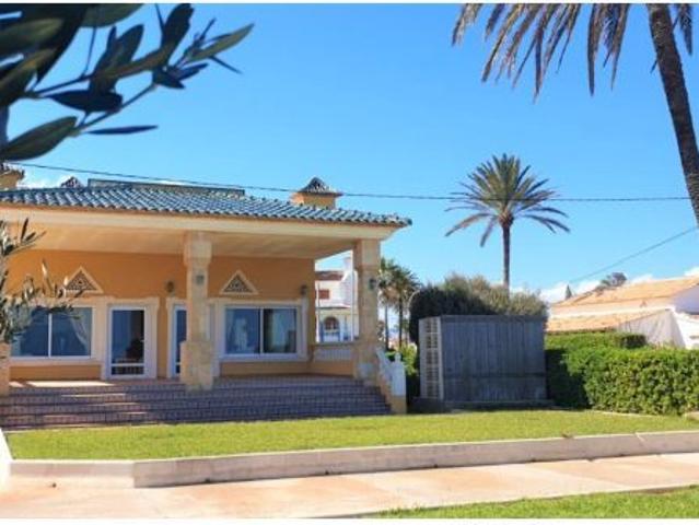 Esplendido Restaurante/Chalet en primera linea