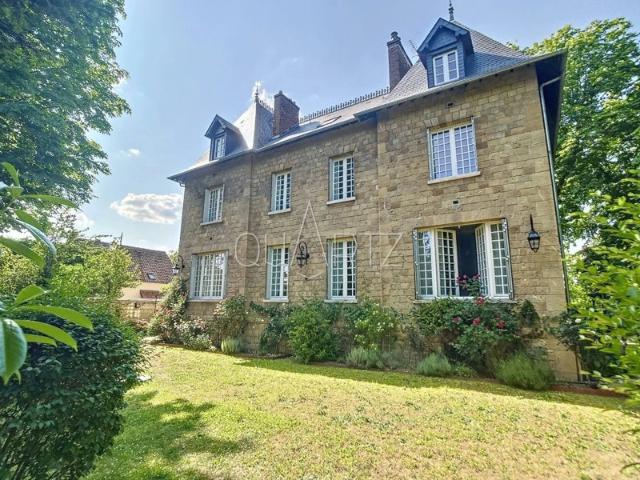 Esprit Belle Epoque au coeur de Cergy Village
