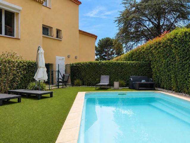 ESPRIT DE FAMILLE Duplex T5 de 158 m2 habitable avec jardin et