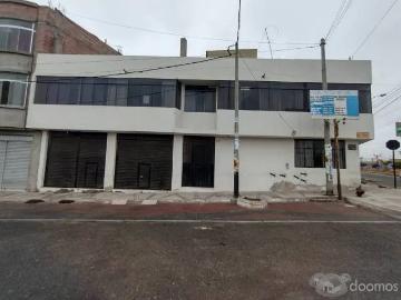 Esquina en Venta Frente a Mercado